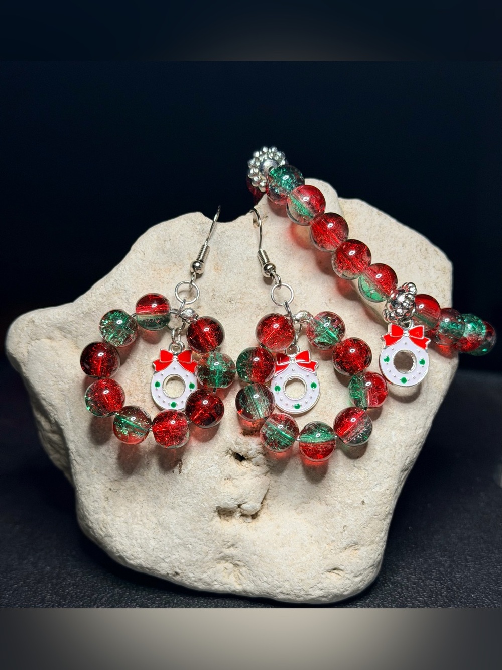 🎄Hand Crafted🎄Festive Red & Green Bead Earrings & Bracelet Set